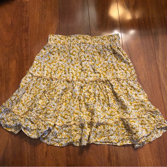 Lightweight Floral Skirt - Picture 3 of 3